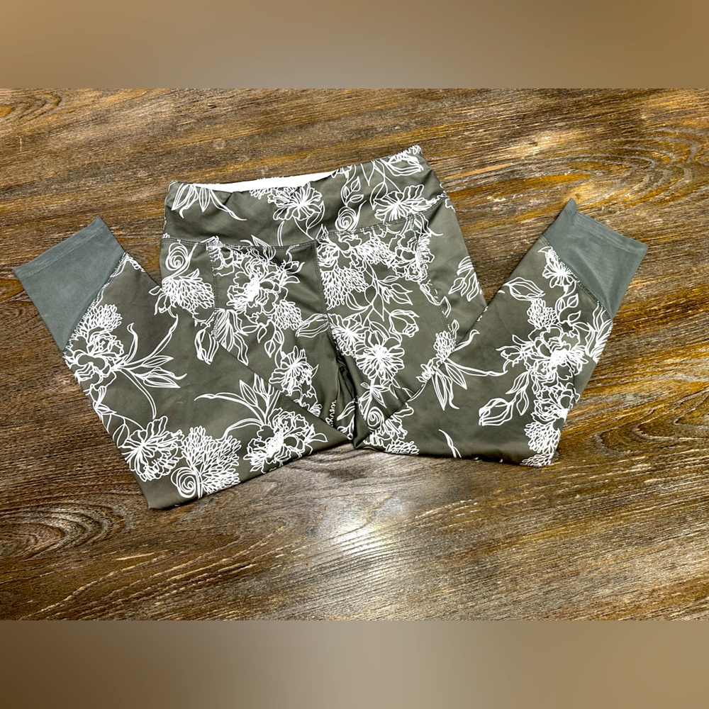 VOGO: olive/army green 7/8 length leggings